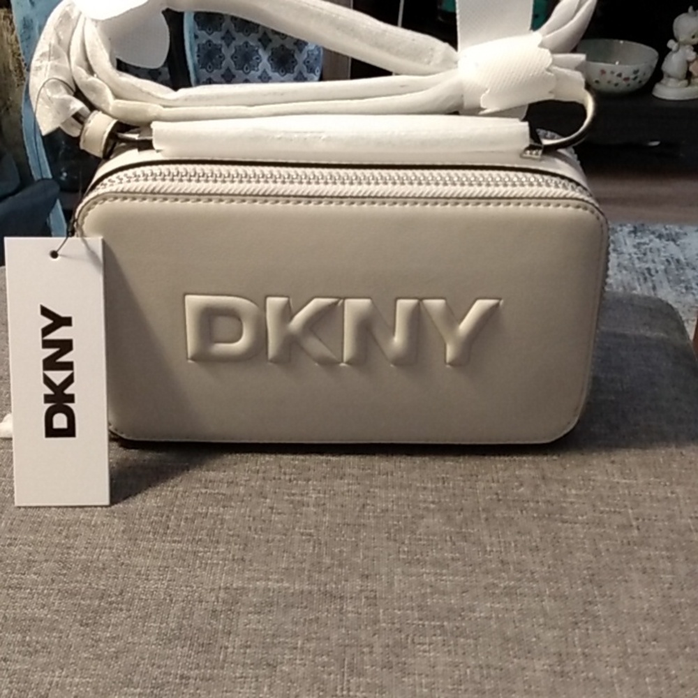 NWT DKNY Carter Camera Bag
